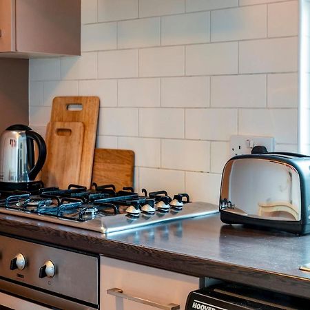 1 Bd Apt In Historical W Belfast Close To Centre Eksteriør billede