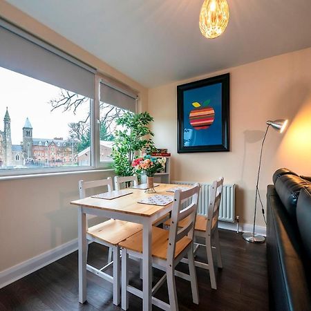 1 Bd Apt In Historical W Belfast Close To Centre Eksteriør billede