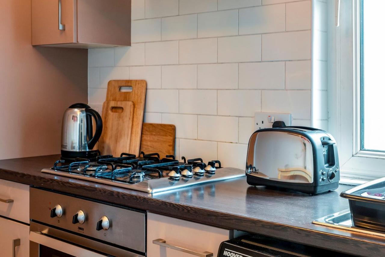 1 Bd Apt In Historical W Belfast Close To Centre Eksteriør billede