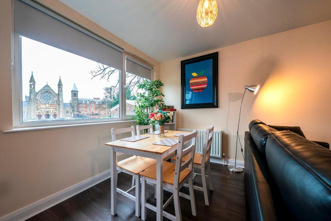 1 Bd Apt In Historical W Belfast Close To Centre Eksteriør billede