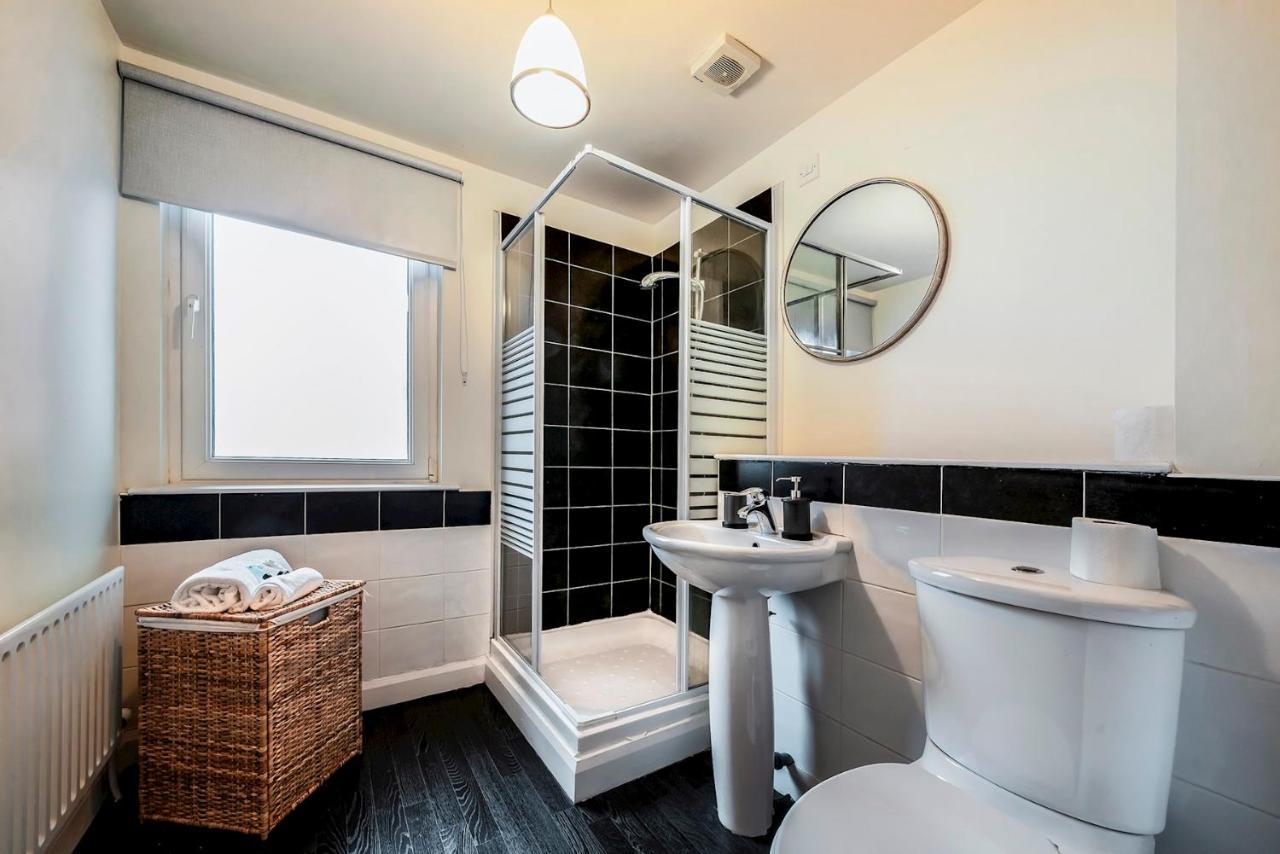 1 Bd Apt In Historical W Belfast Close To Centre Eksteriør billede